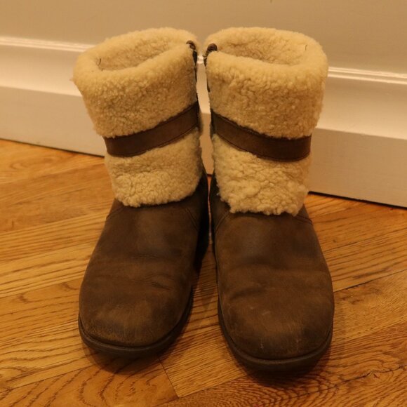 UGG Blayre II Sherpa Lined boot sheepskin brown 7.5 Zip Buckle cozy west heel - Picture 4 of 9